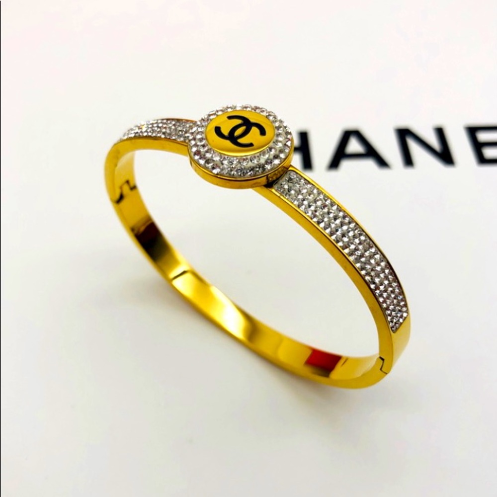 NWT gold plated Diamond cub z  bangle bracelet